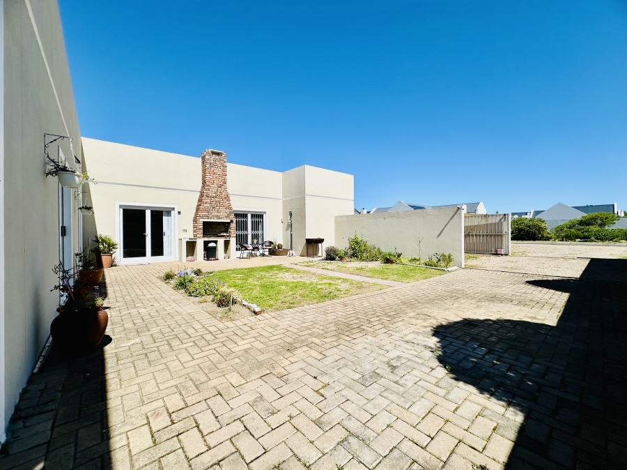 4 Bedroom Property for Sale in Westcliff Western Cape